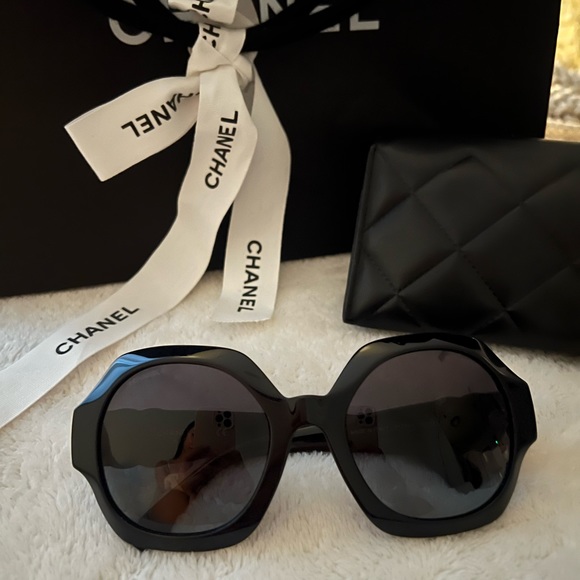 CHANEL Round Sunglasses main image 5